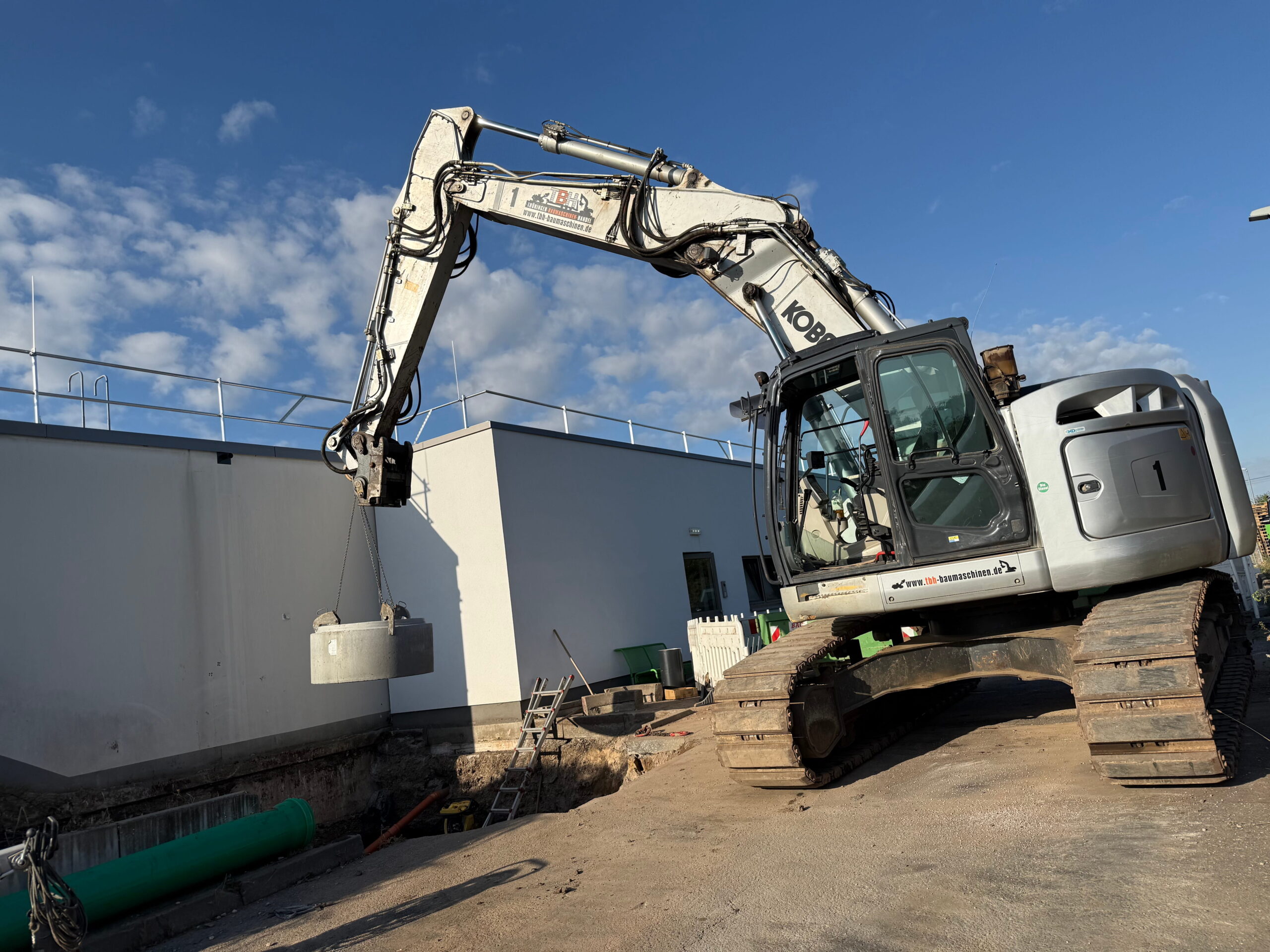 burgkhardt_erdbau_bagger_kanalbau