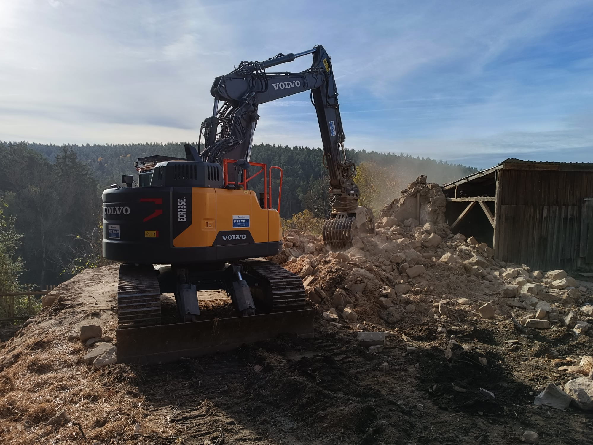 burgkhardt_erdbau_bagger_volvo_abbruch_haus