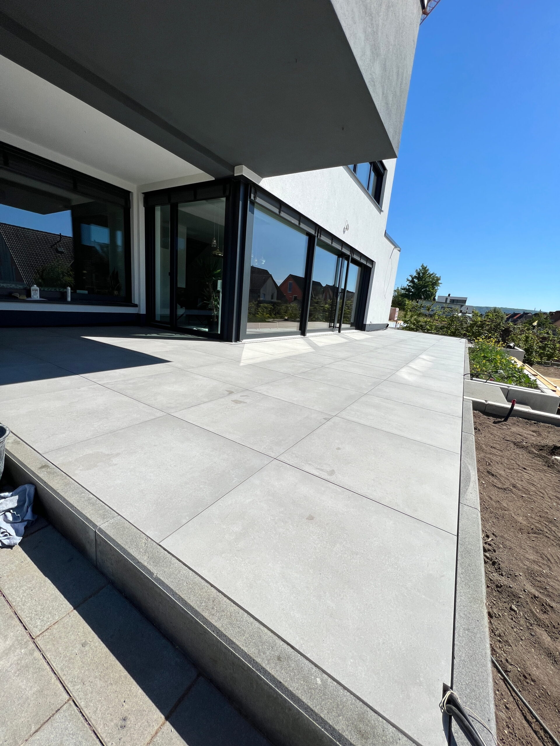 pflasterarbeiten_terrasse_burgkhardt_aussenanlage_modern